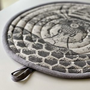 Blossoming Bee Aga Cover / Chef's Pad