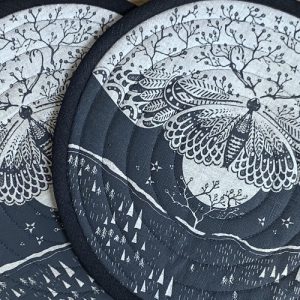 Blossoming Bee Aga Cover / Chef's Pad