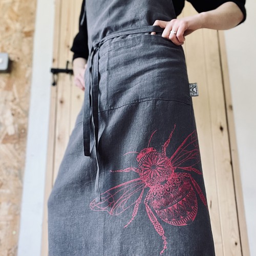 glow-pink-honey-bee-apron-gift-box (2)