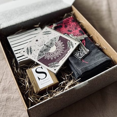 glow-pink-honey-bee-napkin-gift-box